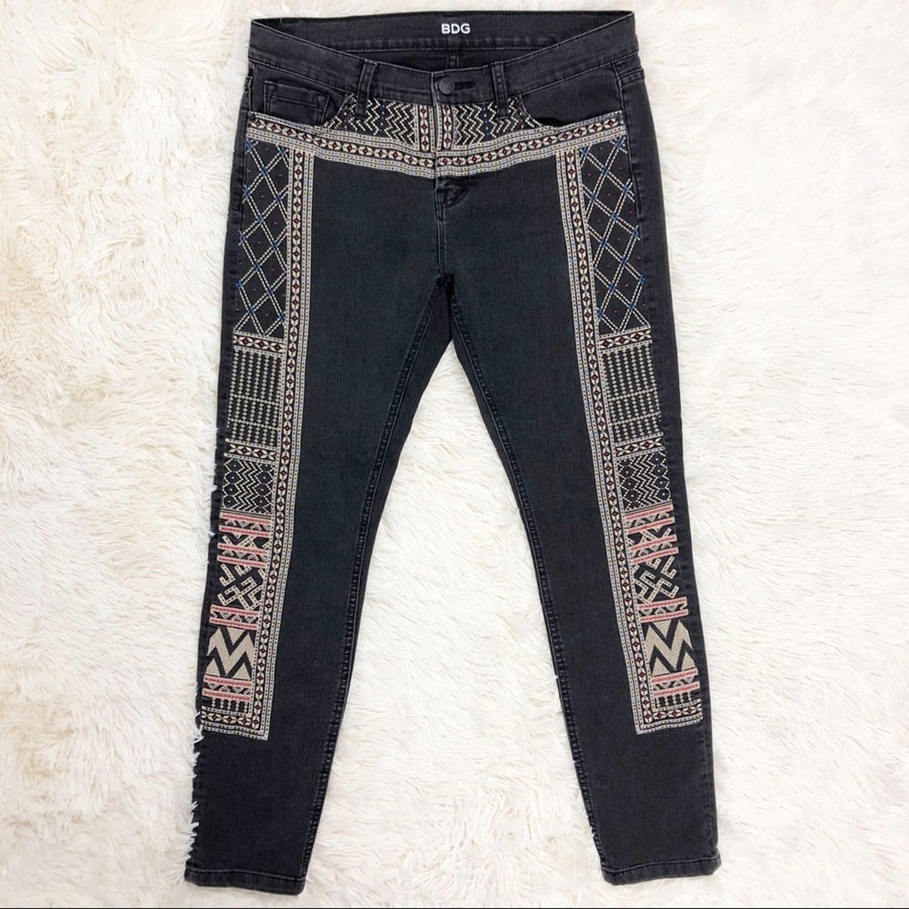 BDG Mid Rise Twig Ankle Skinny Jeans Embroidered Black Denim 29W 29L - Picture 10 of 16